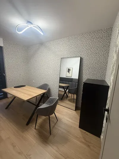 Wynajme mieszkanie 60 m z jacuzzi i ogrodkiem na dachu kolo garii Bronowickiej - miniatura 2