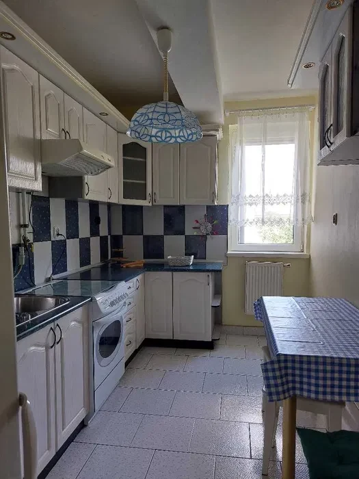 Do wynajęcia nieszkanie 50m2, dwa pokoje, kuchnia, łazienka, garderoba, balkon, duży przedpokój, miejsce postojowe wgarażu - 1/4
