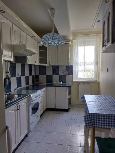 Do wynajęcia nieszkanie 50m2, dwa pokoje, kuchnia, łazienka, garderoba, balkon, duży przedpokój, miejsce postojowe wgarażu