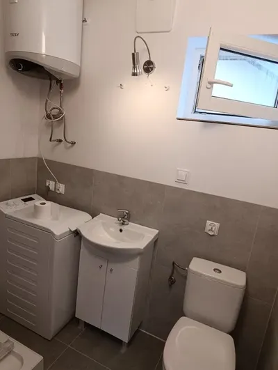 Wynajmę ładną kawalerkę po remoncie na Wyspie Sobieszewskiej. - miniatura 3