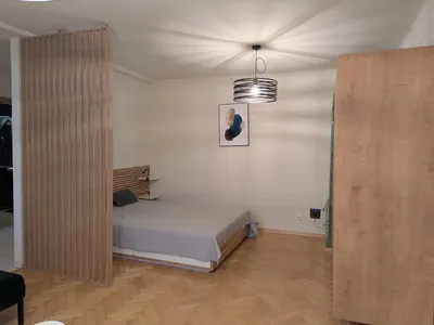 Umeblowana kawalerka 39 m² w centrum Krakowa – czeka na najemcę! - miniatura 4