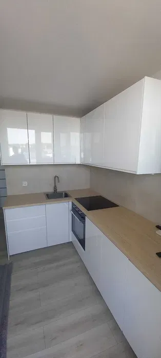 Pokój z aneksem kuchennym i łazienką - miniatura 3