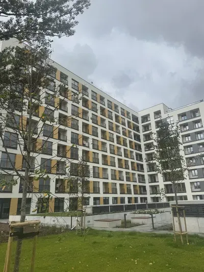 Kawalerka, pierwszy wynajem, przy Akademii Koźmińskiego