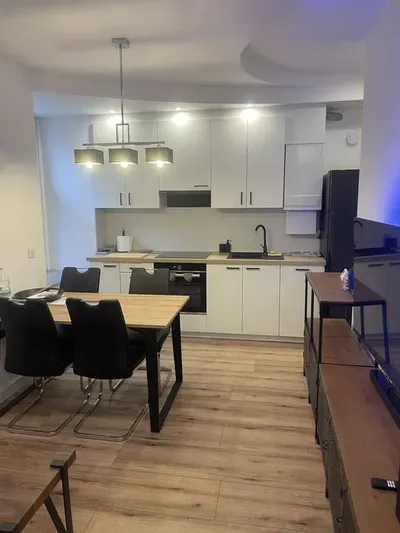 Wynajem mieszkania 40m2 10 min od rynku swietna lokalizacja - miniatura 2