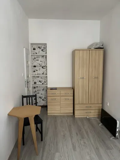 Pokój (5mx2,2m) w trzypokojowym mieszkaniu dostepny od zaraz - miniatura 3