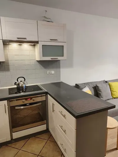 Kawalerka 30 m² z klimatyzacją i miejscem w garażu – ul. Opolska 121 - miniatura 4