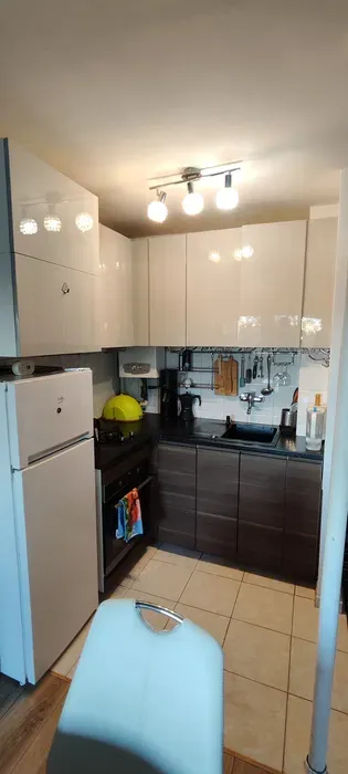 # **Przytulna, w pełni wyposażona kawalerka 28 m² z balkonem – Gotowa do zamieszkania LSM/Rury - miniatura 5