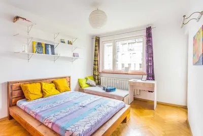 Pokój dwuosobowy z balkonem w 3-pokojowym na Pradze z dużą szafą - miniatura 3