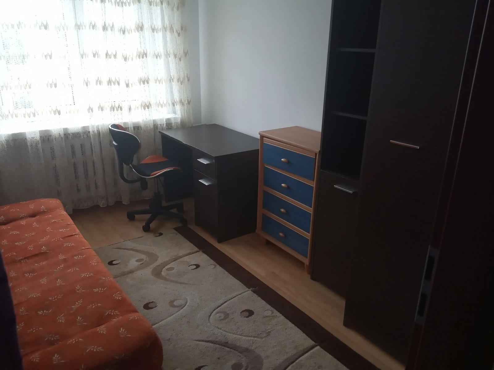 Wynajmę pokój 10m^2 na ulicy Świętojańskiej (obok Alfy,centrum) - 1/6