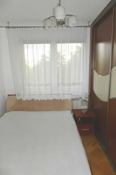Bardzo ciche 3-pok umeblowane mieszkanie 1 Sierpnia - miniatura 3