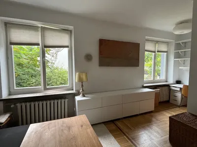Wygodna, pięknie położona kawalerka-studio na Starym Mokotowie