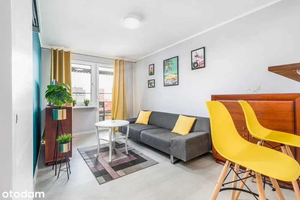 Samodzielna kawalerka z wydzieloną sypialnią i balkonem - ul. Zawadzkiego - 1/8