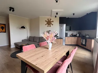 Piękne, wyjątkowe, duże 3-pokojowe mieszkanie (68 m²) z oknami na 3 strony świata, duża kuchnia, dwie łazienki, wanna i prysznic – Warszawa, Wola - miniatura 2