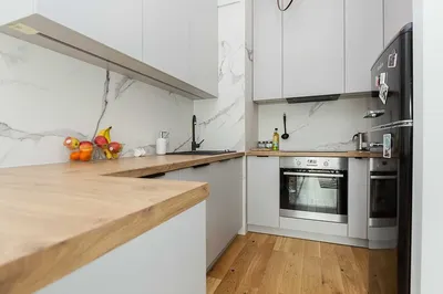 Piękne 2 pokoje, apartamentowiec, metro, stara Praga, bezpośrednio - miniatura 4