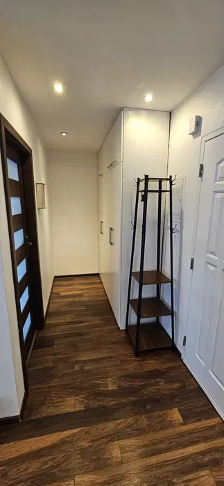 Komfortowe 2 pokoje mieszkanie w Gdyni Chyloni 42 m2 na wynajem - balkon, komórka lokatorska, blisko SKM - miniatura 3