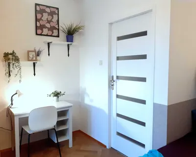 Uroczy pokój z balkonem, Dla pary. Ul. Lipowa 11. Cena od osoby 700 zł. - miniatura 4