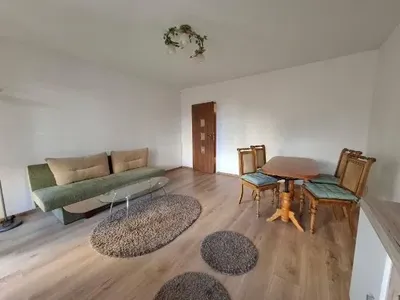 Gocław ul. Fieldorfa nila 14, dwa oddzielne pokoje , balkon widna kuchnia - miniatura 2