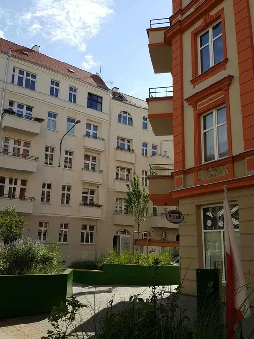 wynajmę 30mkw kawalerkę pokój z kuchnią Wrocław centrum, Daszyńskiego, 2200zł/mies., bezpośrednio, z piwnicą na rower, w odnowionej kamienicy - 1/7