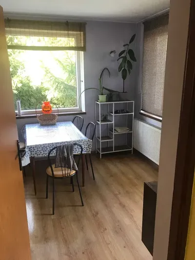 Komfortowy pokój z łazienką w domu na bielanach - miniatura 5