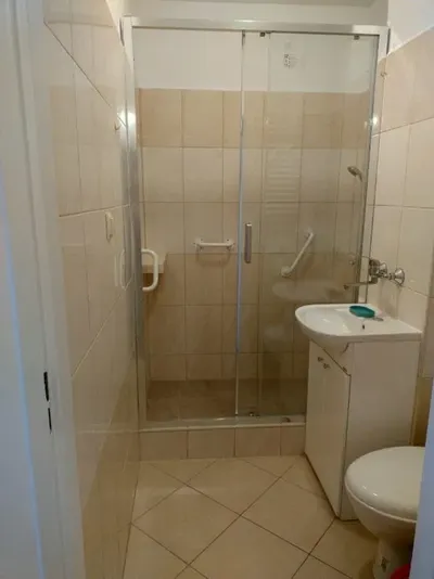 Wynajmę 2 pokojowe mieszkanie obok metra 38m przyjazne zwierzakom - miniatura 5