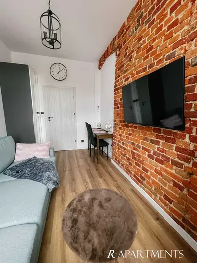 Bezpośrednio 5-pokojowe, 11-miejsc noclegowych- po gruntownym remoncie w ścisłym centrum. - miniatura 5