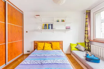Pokój dwuosobowy z balkonem w 3-pokojowym na Pradze z dużą szafą - miniatura 2