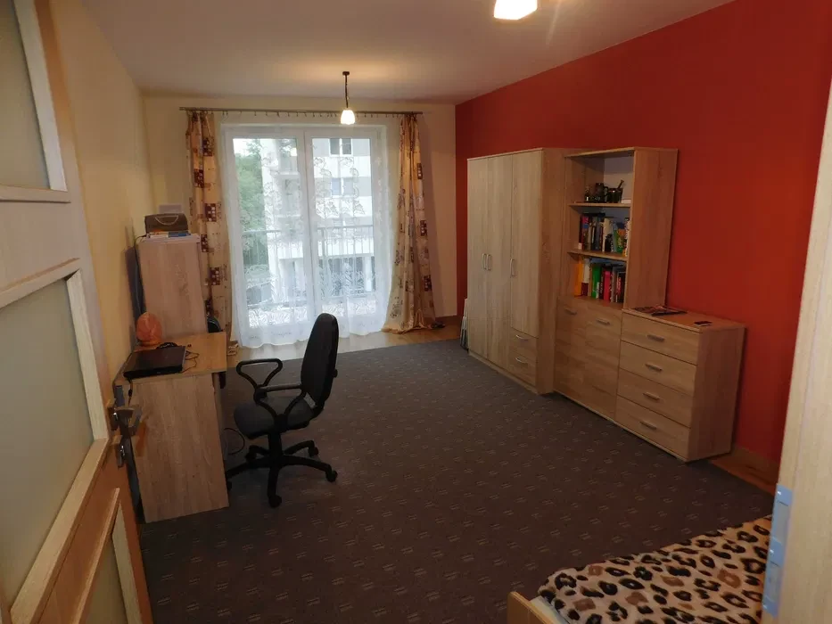 Wynajmę duży pokój z balkonem w bloku ul. Republiki Korczakowskiej 17 w Krakowie - 1/7