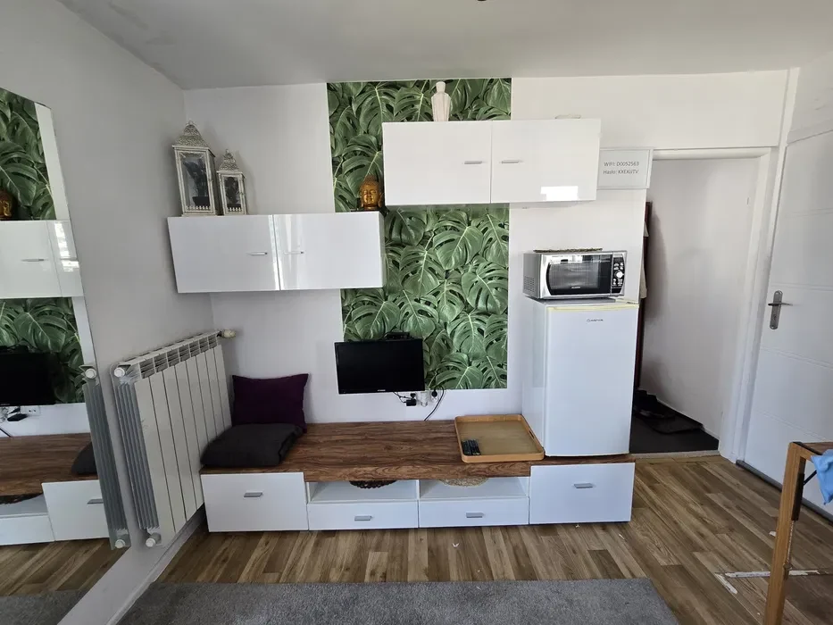 Rondo ONZ kawalerka dla singla Śródmieście - 1/5