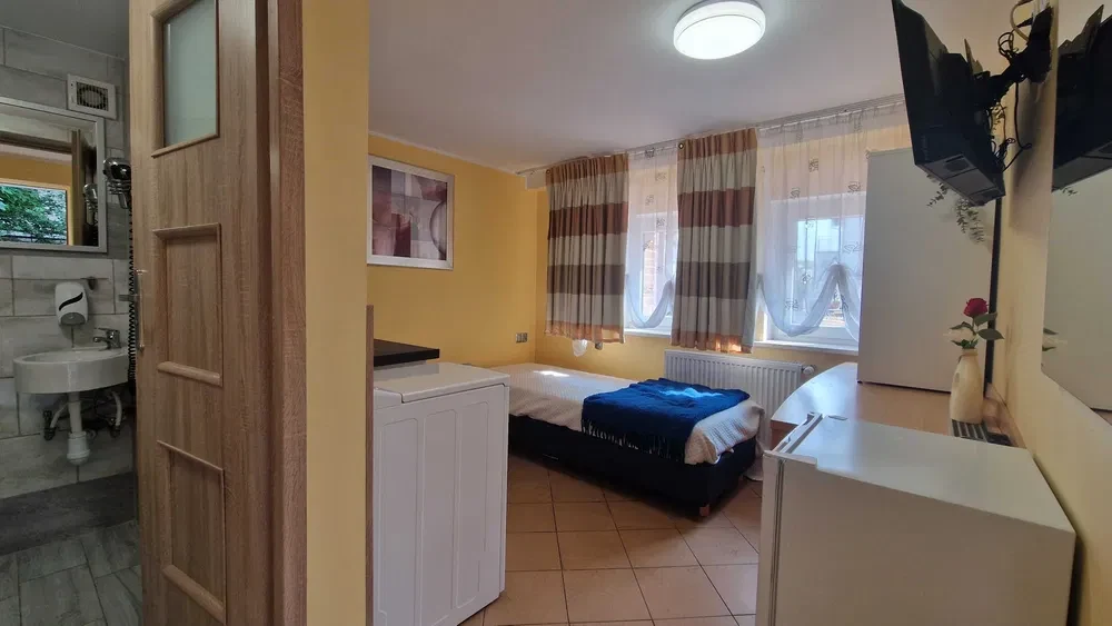 Kawalerka po remoncie, Gdynia Chylonia 1400zł - 1/5