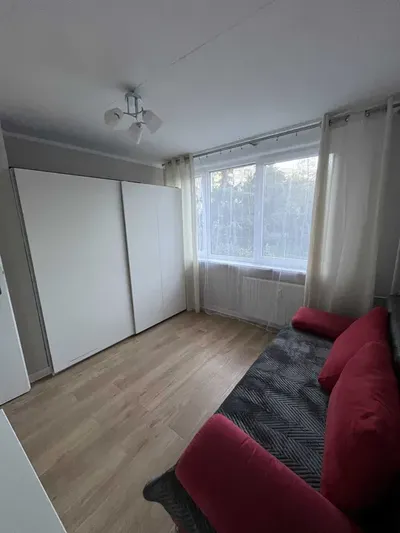 Wynajmę 2 pokojowe mieszkanie 45m2 w cichej i spokojnej okolicy z dobrą komunikacją, nie daleko metra. - miniatura 4