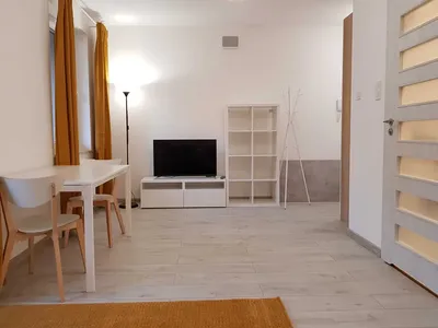 Kawalerka metro Trocka z garażem - miniatura 3