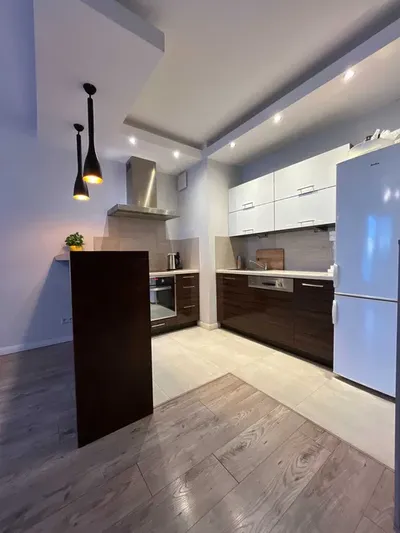 Komfortowe 2-pokojowe mieszkanie 48 m² z garażem i komórką lokatorską w cenie - miniatura 4