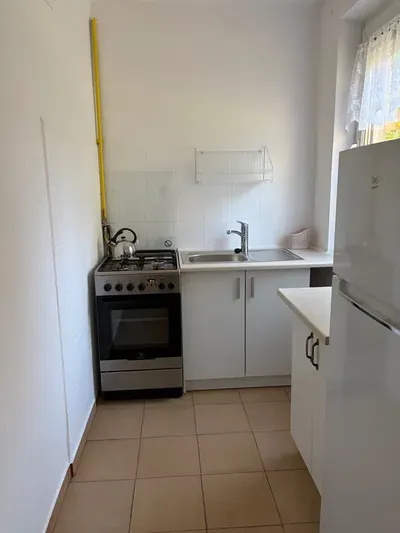 BIELANY / blisko AWF / 27 m2-widna kuchnia-częściowo umeblowane