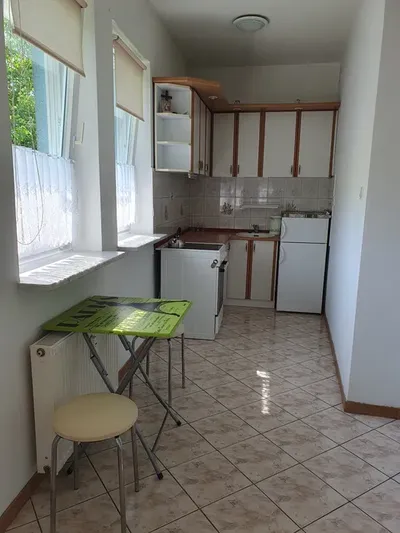 Kawalerka na wynajem lokalizacja super - miniatura 3
