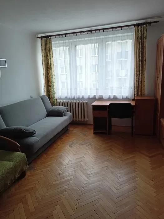Do wynajęcia mieszkanie Opole- ZWM , ul. Hubala, winda, 2 pok., balkon- 1 piętro, świeżo po remoncie - 1/7