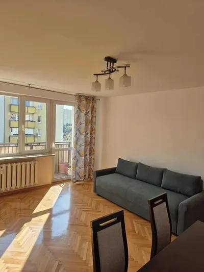 Mieszkanie przy metrze, 53m2, dwa pokoje, duża kuchnia - miniatura 3