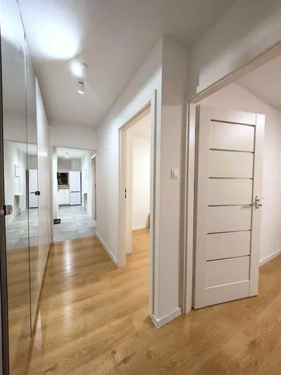 Umeblowane, super widok na miasto! 3 oddzielne pokoje - miniatura 2