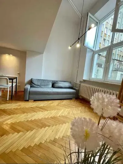 Oferuje na wynajem mieszkanie w centrum miasta, c koło najwyższego biurowca Warsaw Tower - miniatura 2