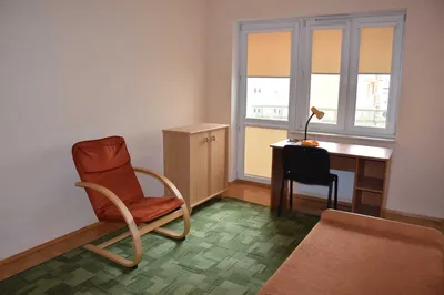 Jednoosobowy pokój w mieszkaniu studenckim o wysokim standardzie w pobliżu UMK wynajmę niepalącej studentce dziennej - miniatura 2