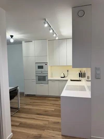 50m2 wolne komuny paryskiej/spacerowa/czerwone maki