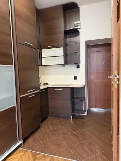 Wynajmę kawalerke dlugoterninowo w centrum Gdyni - miniatura 2
