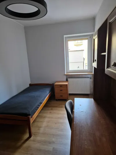 Pokój w dużym 3 pokojowym mieszkaniu na Wildzie