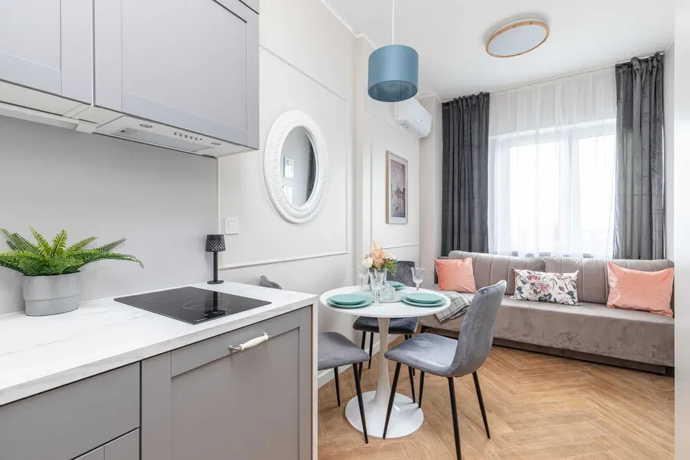 Batorego 33 | Mokotów | Klimatyzacja, balkon, TV | SGH 3 min, metro Pole Mokotowskie 4 | wolne od 01.10 - 1/8