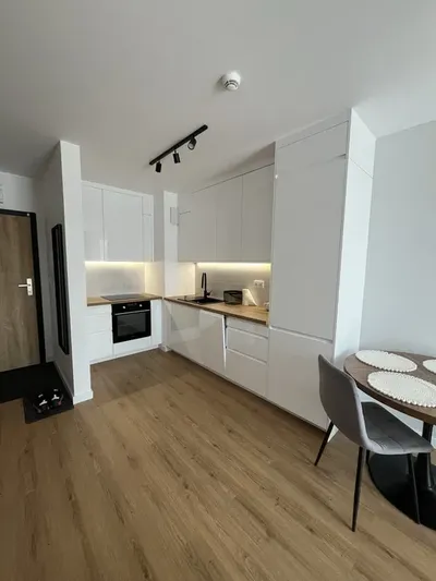 2 pokoje | 36 m² | Balkon | Garaż | Internet i telewizja kablowa w cenie | Białołęka – Ostródzka