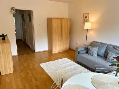 Cichy Żoliborz | 2 pokoje | Salon + sypialnia z miejscem do pracy | Dużo zieleni - miniatura 2