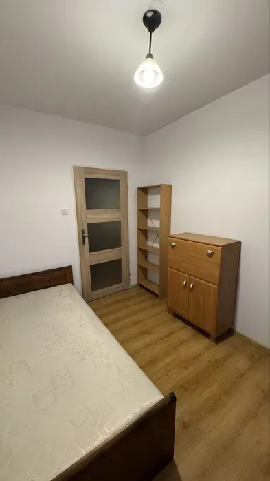 3 pokoje do wynajęcia | 2 średnie, 1 duży z balkonem – Krzyżanowskiego 6 | naprzeciwko Uniwersytetu | 5 min do Millenium Hall | dostepne od zraz - miniatura 2