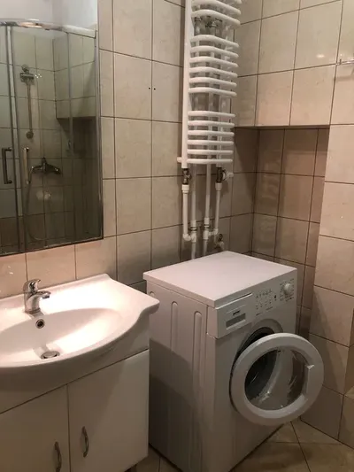 CENTRUM / blisko Ronda ONZ / 42 m2-2 POKOJE-osobna, duża kuchnia - miniatura 5