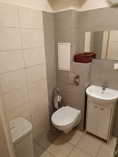 Wynajmę mieszkanie Bojary 2 oddzielne pokoje i kuchnia 38m bisko Centrum - miniatura 4