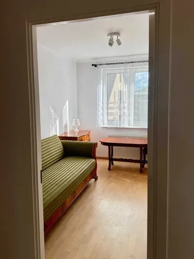 Przestronne, dwupoziomowe, 4-pokojowe mieszkanie dla 4-6 osób, o powierzchni 99 m² z garażem – Gdynia Dąbrowa, ul. Miętowa - miniatura 4