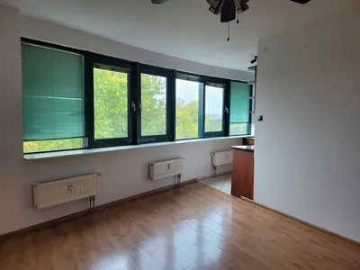 Do wynajęcia kawalerka na ul. Rataje !! - miniatura 3